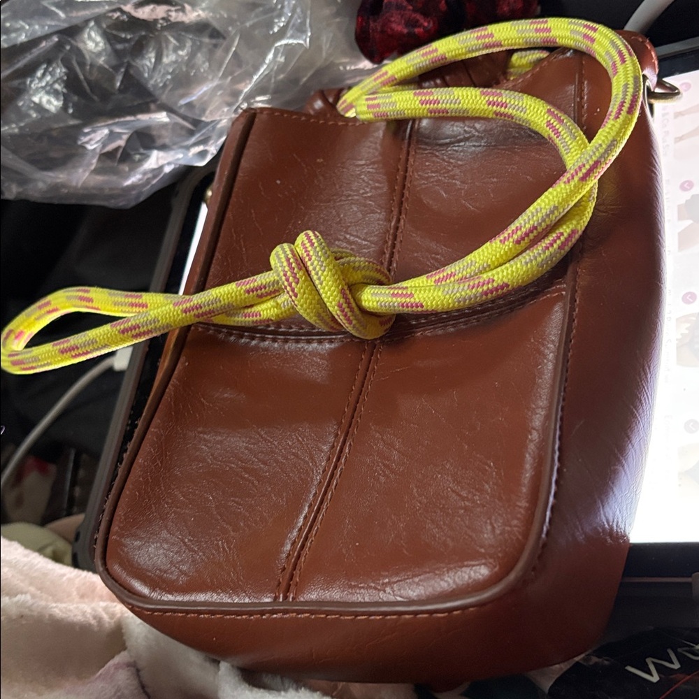 Universal Threads Vegan Cross body bag NWOT brown with yellow & Red strap phone